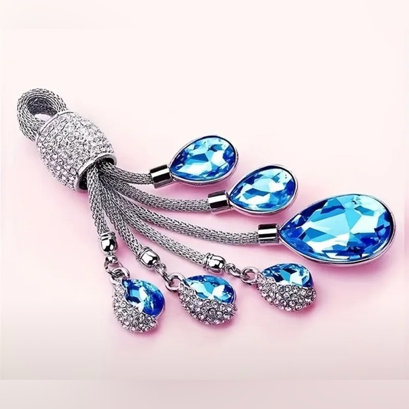 Accessories - NEW💙🩶 elegant keychain